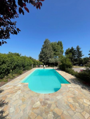 Villa Serena, con piscina, giardino, vicino al mare Torraccia